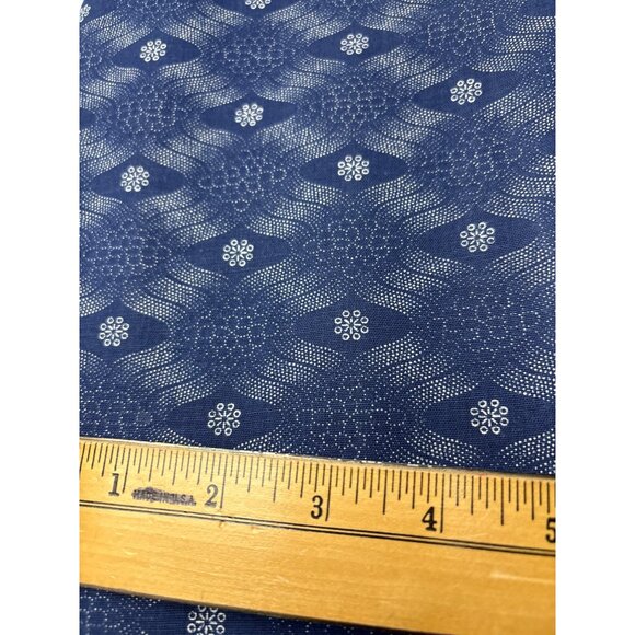 Three Cats English Blue White Cotton Fabric 1/4 yard x 34" Geometric Floral Patt - Picture 3 of 8